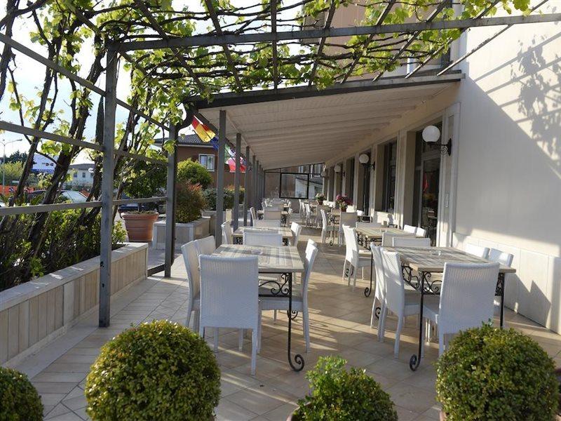 Hotel San Benedetto Peschiera del Garda Esterno foto