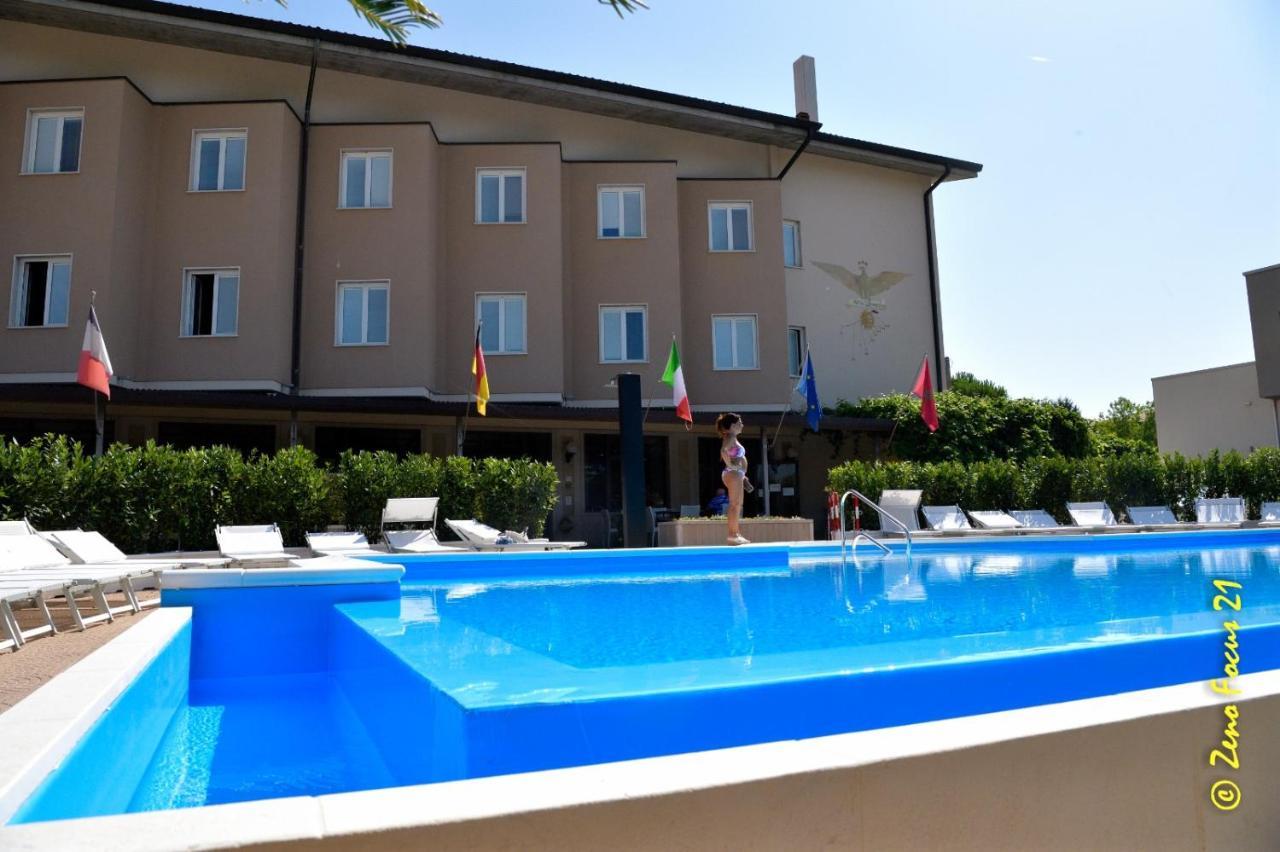 Hotel San Benedetto Peschiera del Garda Esterno foto