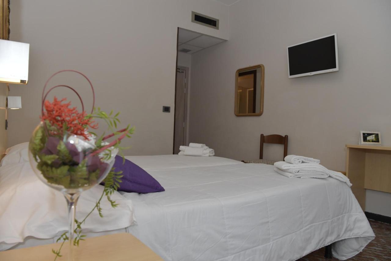 Hotel San Benedetto Peschiera del Garda Esterno foto