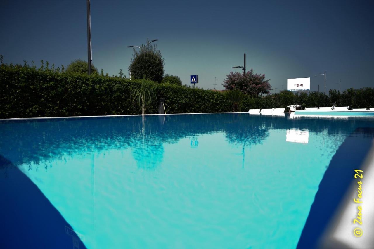 Hotel San Benedetto Peschiera del Garda Esterno foto