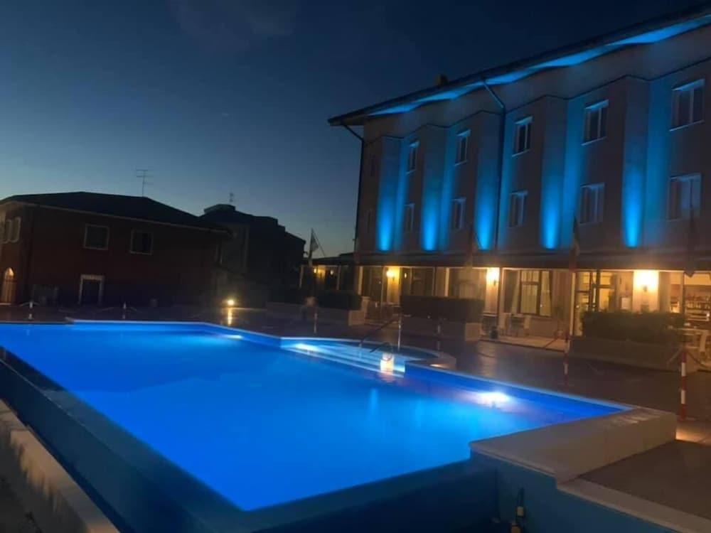 Hotel San Benedetto Peschiera del Garda Esterno foto