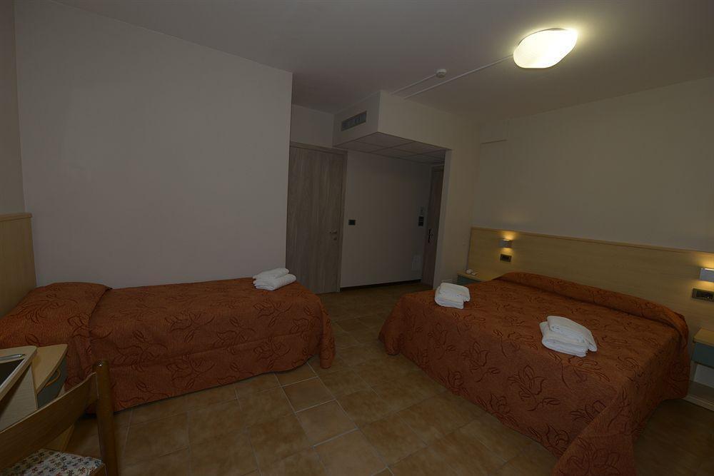 Hotel San Benedetto Peschiera del Garda Esterno foto