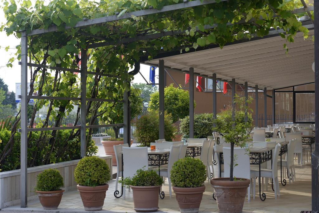 Hotel San Benedetto Peschiera del Garda Esterno foto