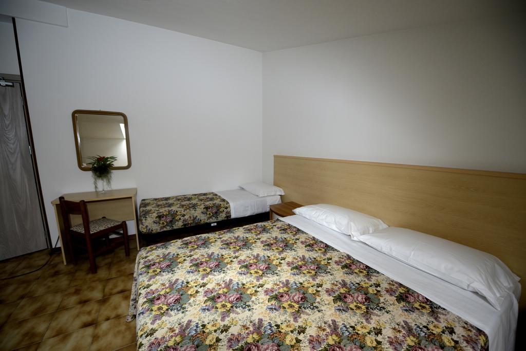 Hotel San Benedetto Peschiera del Garda Esterno foto