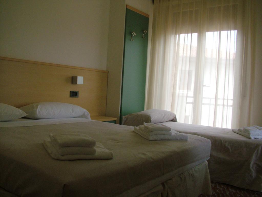 Hotel San Benedetto Peschiera del Garda Esterno foto