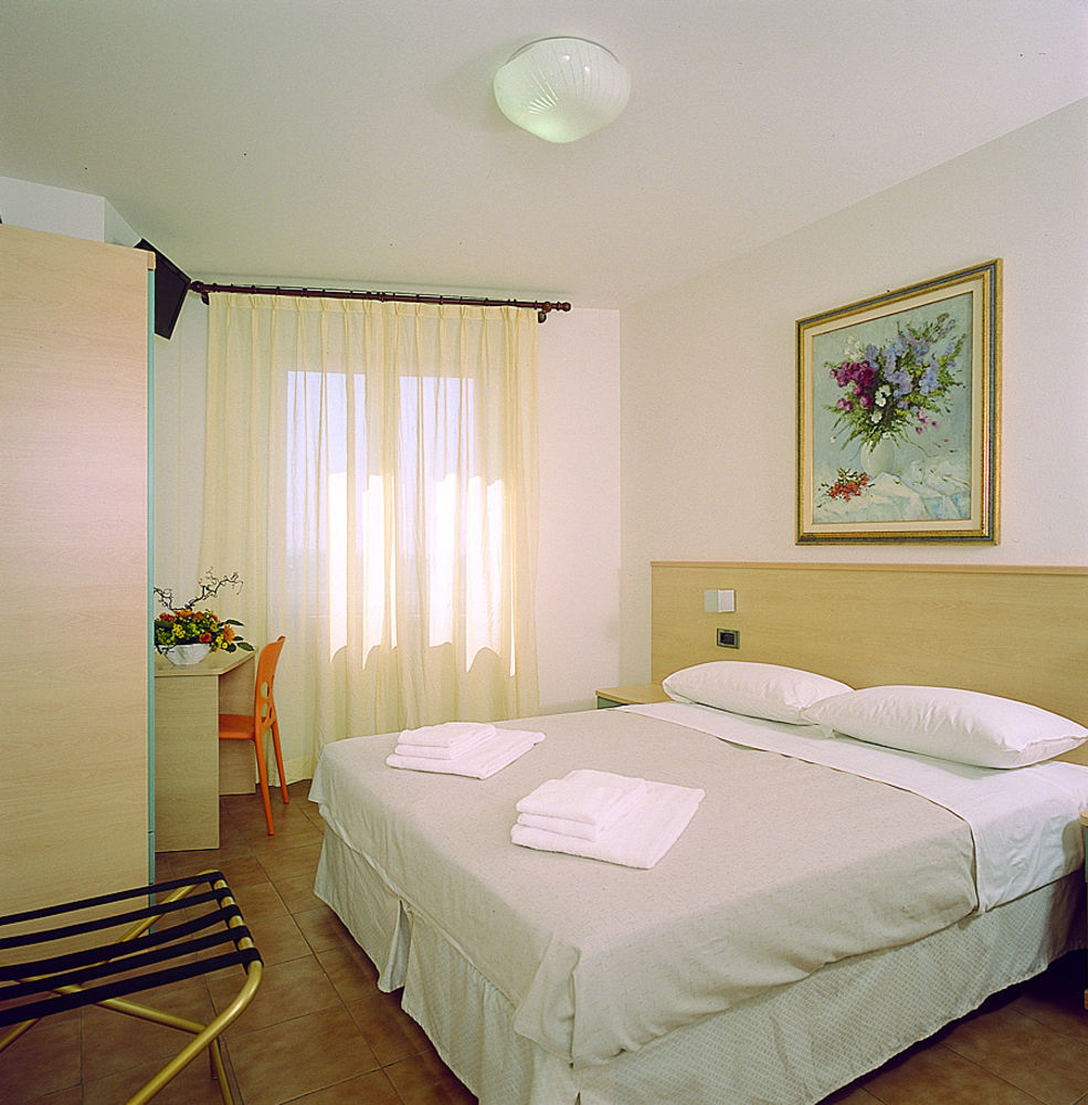 Hotel San Benedetto Peschiera del Garda Esterno foto