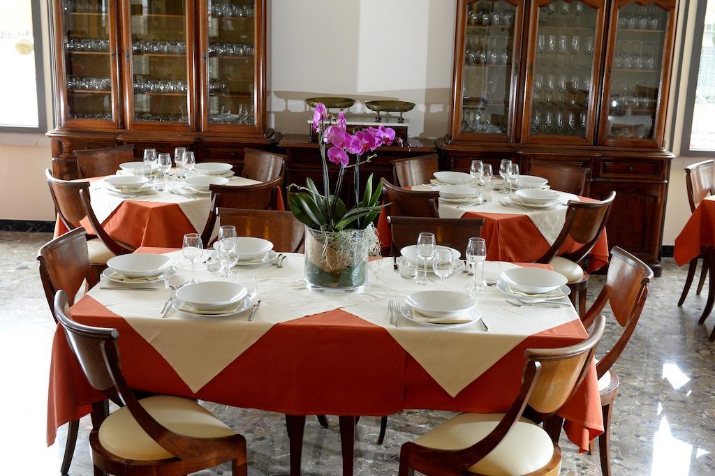 Hotel San Benedetto Peschiera del Garda Esterno foto