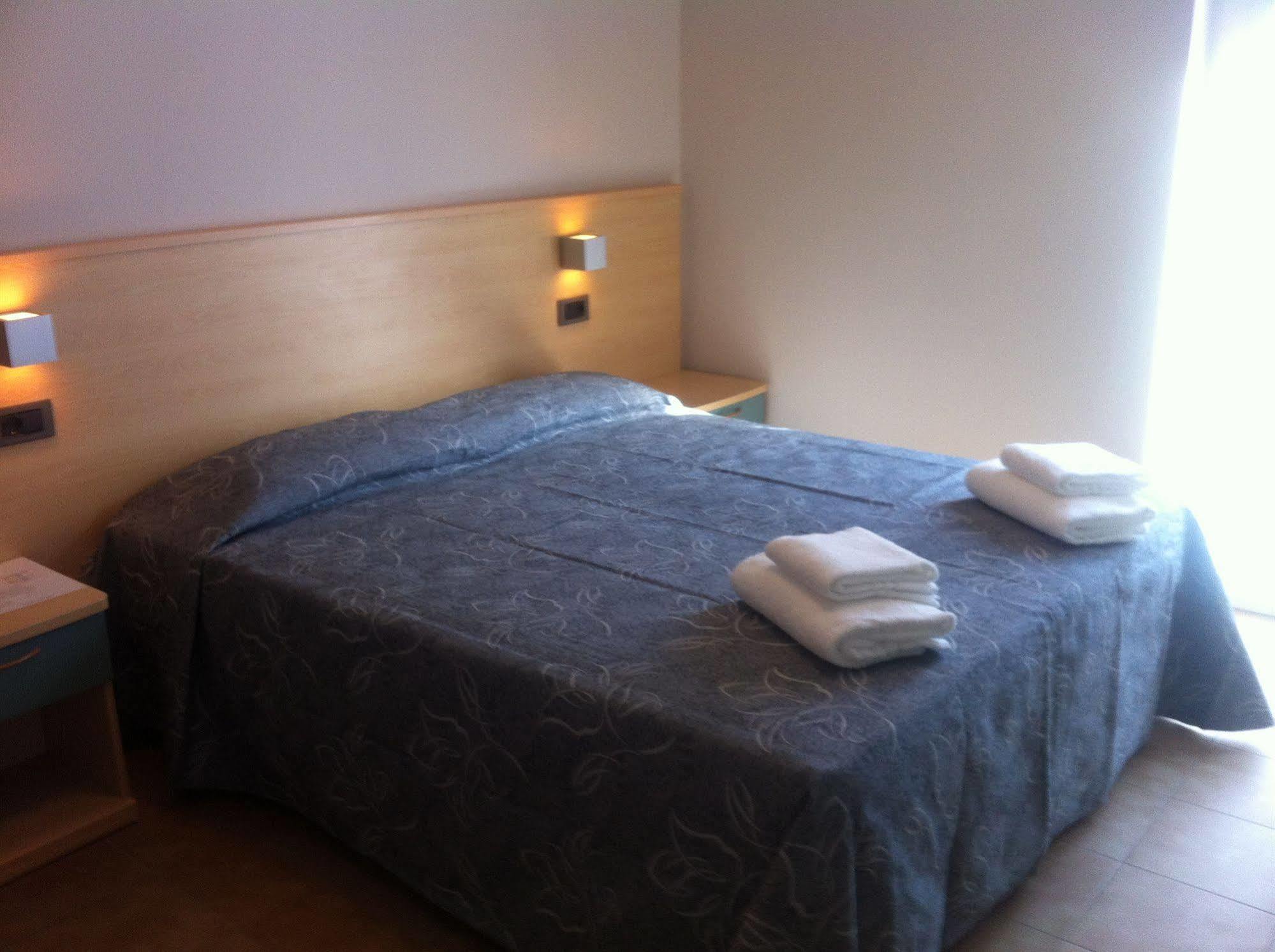 Hotel San Benedetto Peschiera del Garda Esterno foto