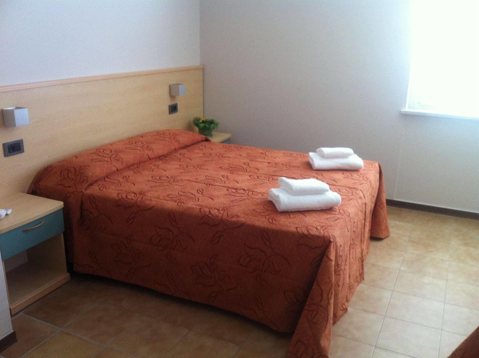 Hotel San Benedetto Peschiera del Garda Esterno foto