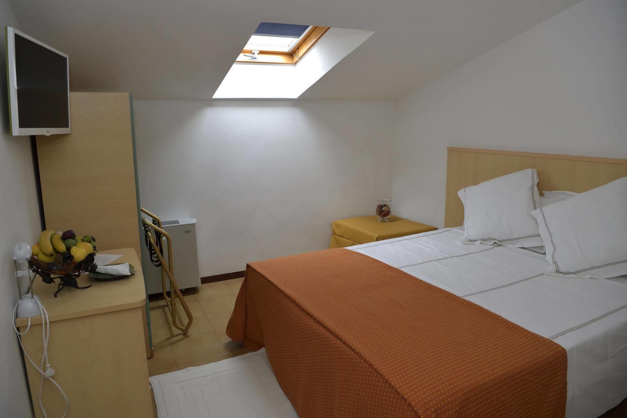 Hotel San Benedetto Peschiera del Garda Esterno foto