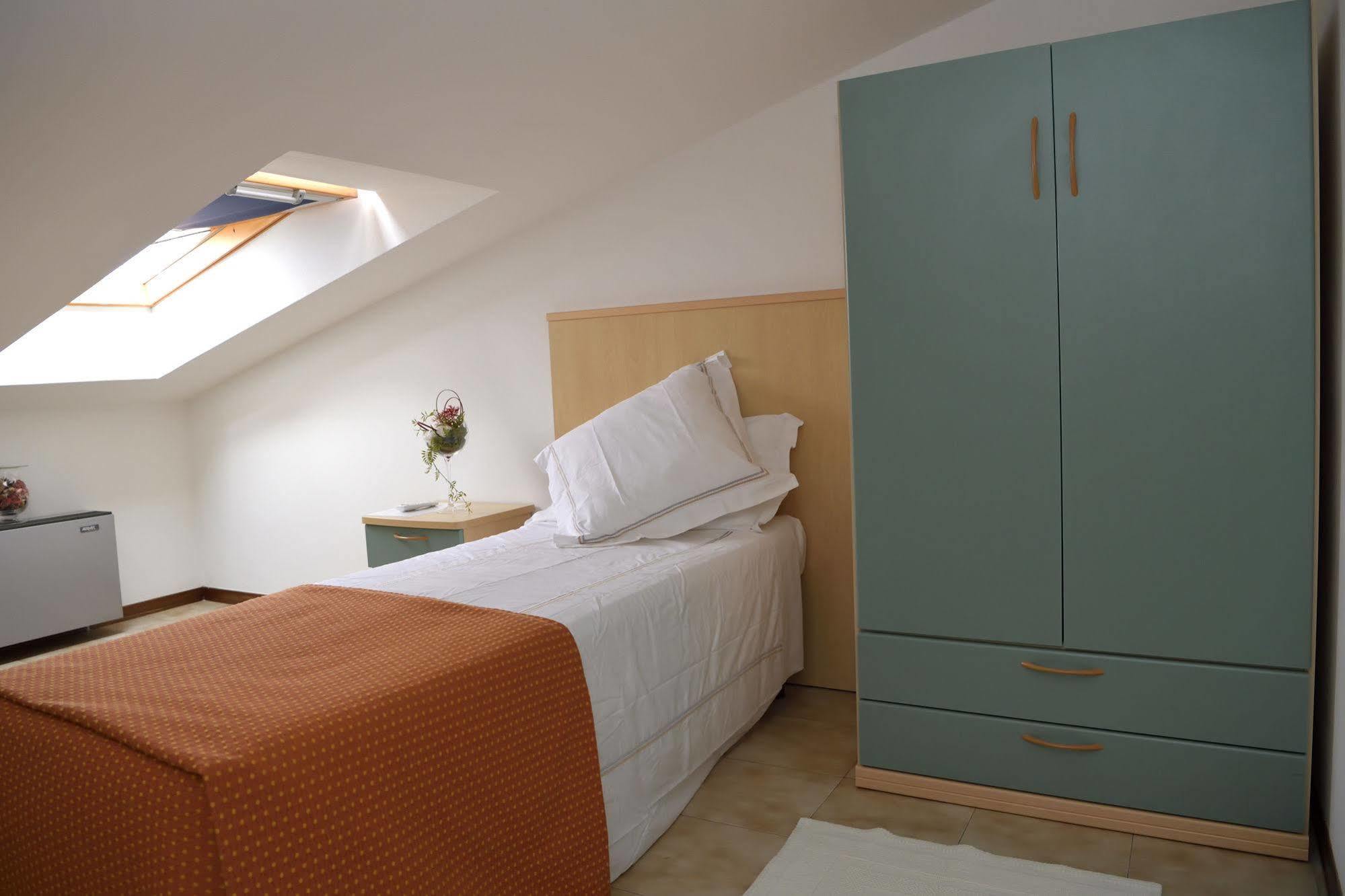 Hotel San Benedetto Peschiera del Garda Esterno foto