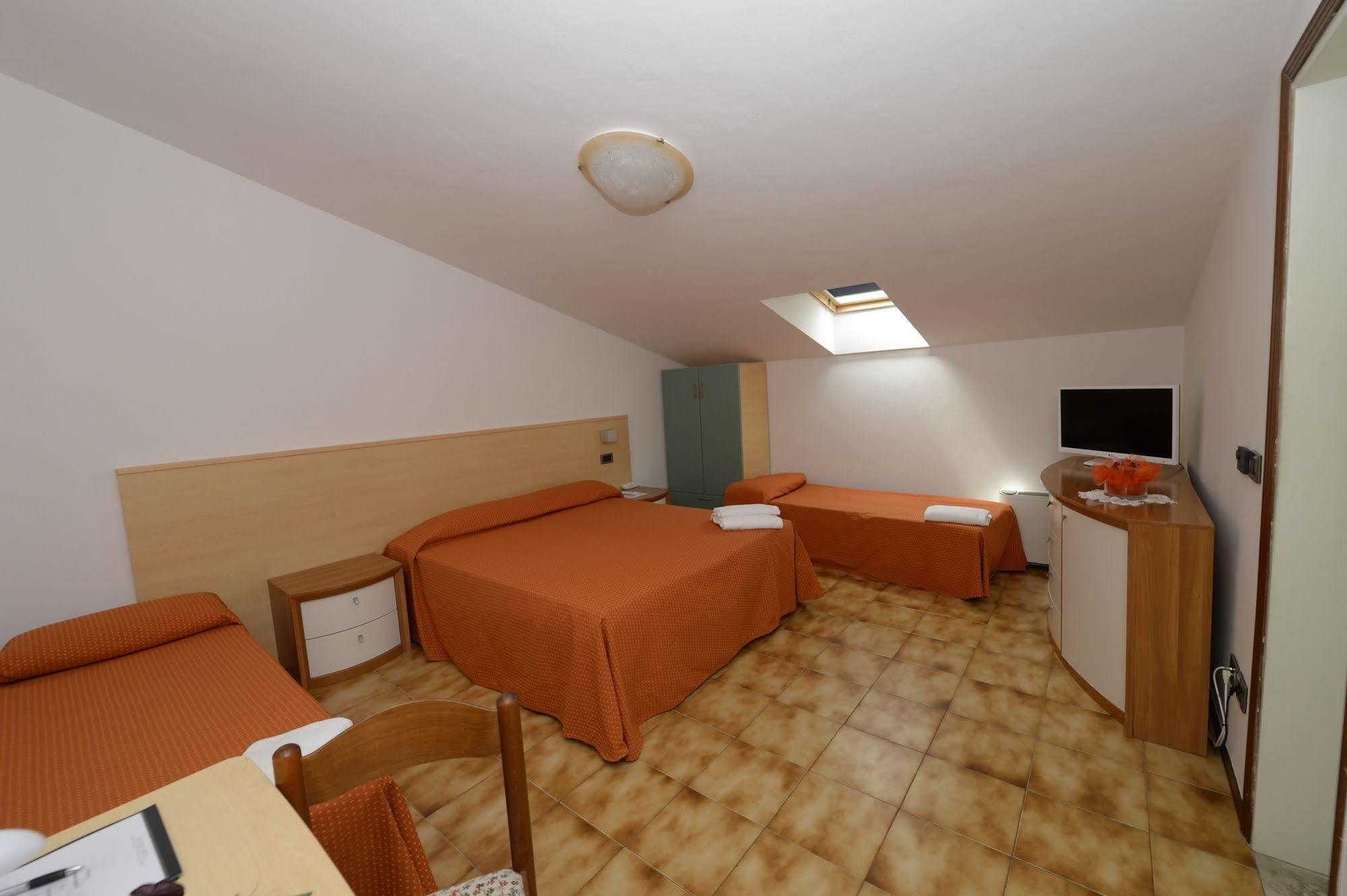 Hotel San Benedetto Peschiera del Garda Esterno foto