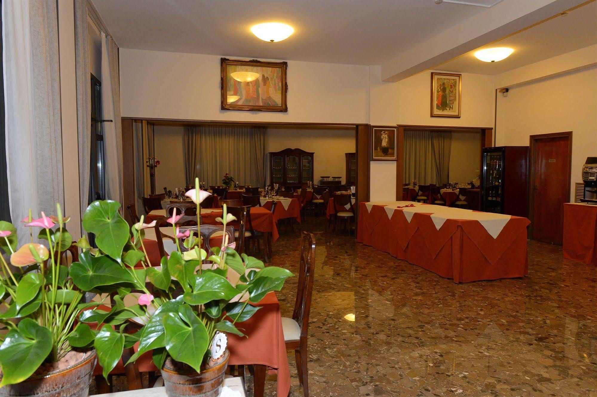 Hotel San Benedetto Peschiera del Garda Esterno foto